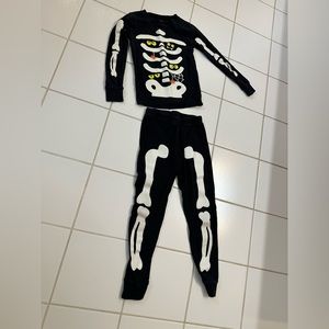 Carter’s Glow in the Dark Skeleton PJs Size 6